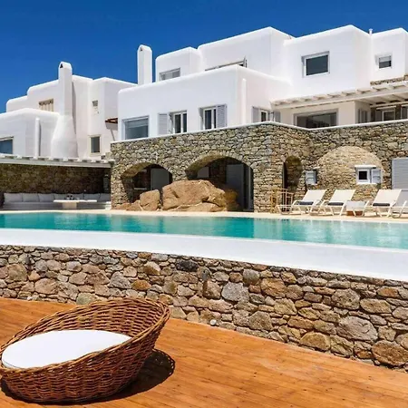 Apartment Gracefully Positioned In The Heart Of Agios Lazaros *