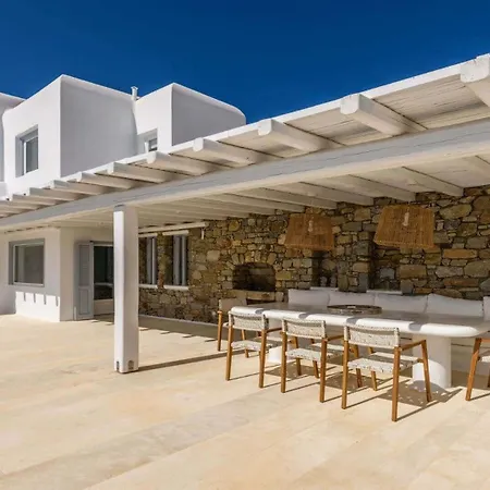 Gracefully Positioned In The Heart Of Agios Lazaros *