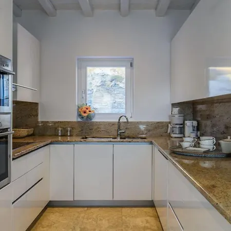 Apartment Gracefully Positioned In The Heart Of Agios Lazaros