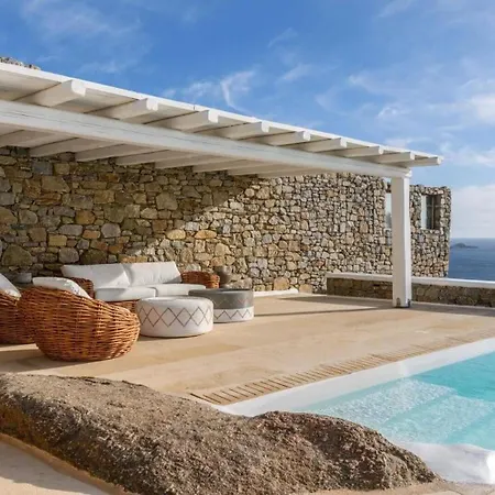 Apartment Gracefully Positioned In The Heart Of Agios Lazaros *
