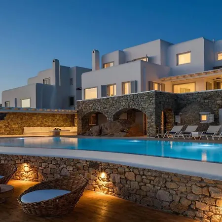 Gracefully Positioned In The Heart Of Agios Lazaros Apartment *