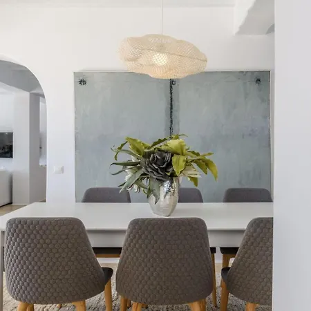 Gracefully Positioned In The Heart Of Agios Lazaros *