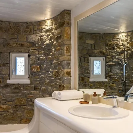 Gracefully Positioned In The Heart Of Agios Lazaros *